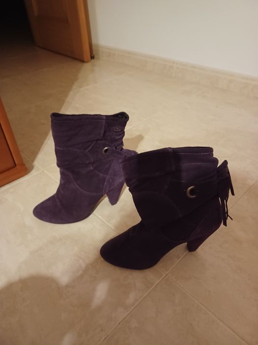 Botas roxas em camurça