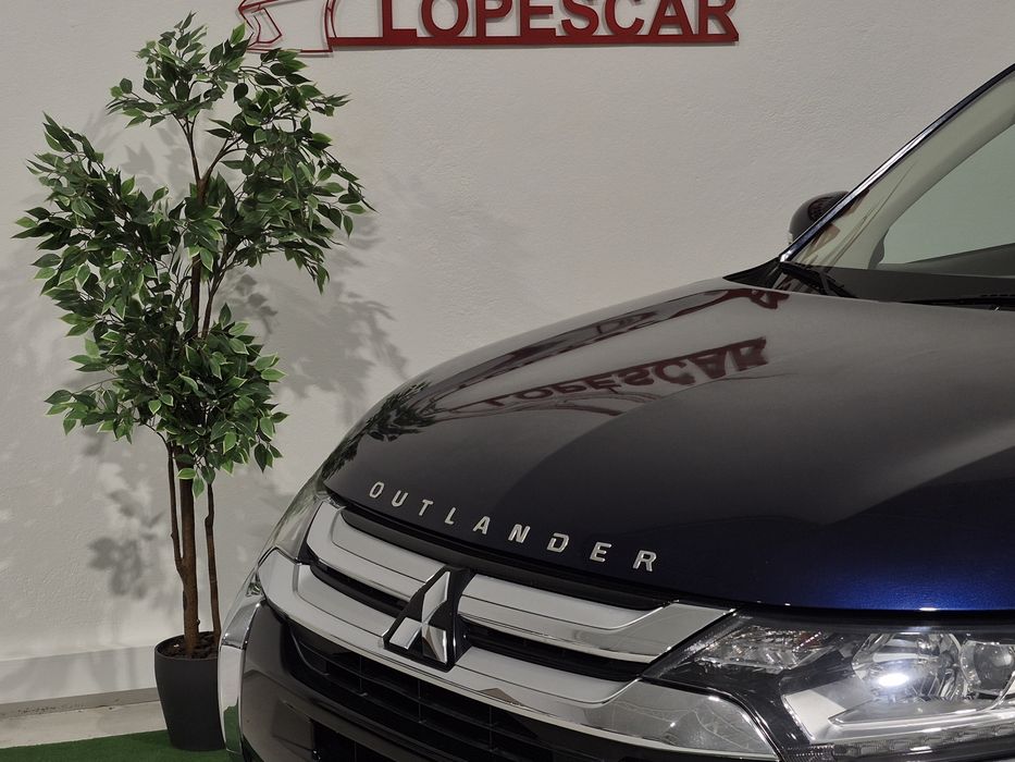 Mitsubishi Outlander 2.2DI-D 7 LUGARES - 109.000KM | GARANTIA | NAC