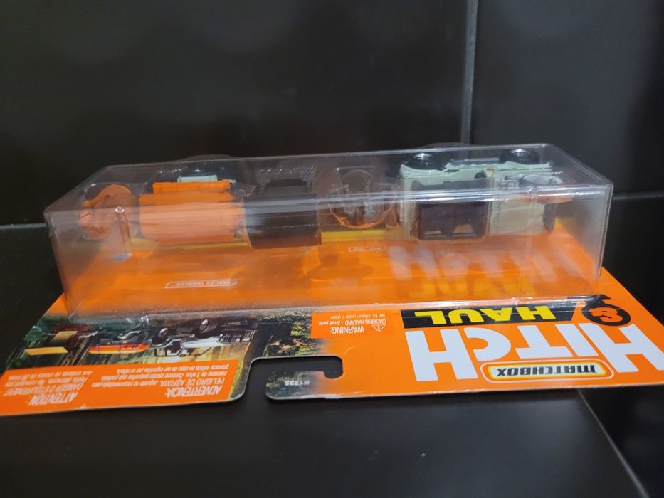Matchbox OFF Road Jeep 4x4 z przyczepą + akcesoria
