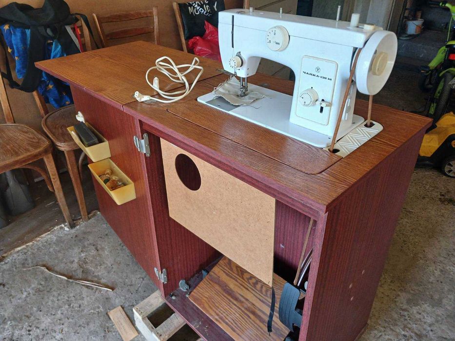 Швейна машинка ножна