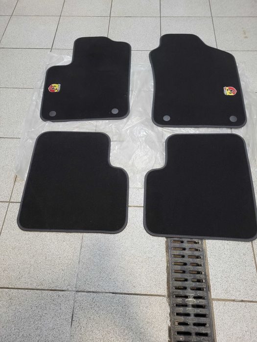 Dywaniki welurowe oryginalne ABARTH 595