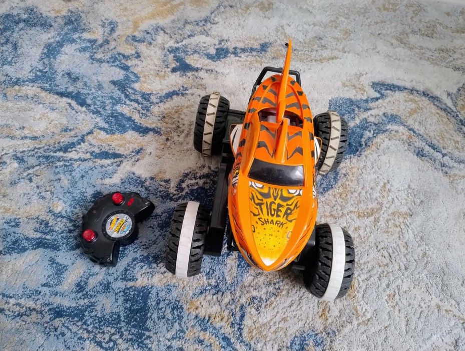 Zdalnie sterowany hot wheels monster truck Tiger shark