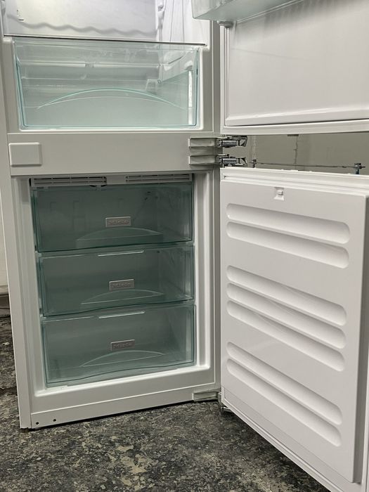 Холодильник вбудований Miele KDN 37232 iD