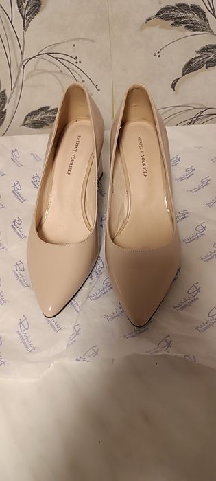 Туфли лакэ 39 размер по устилки 25,5 см, цвет нюдовый, производитель И