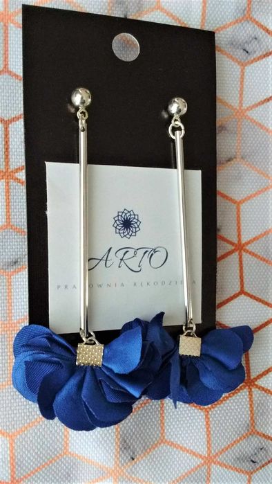 Kolczyki ślubne handmade z kwiatem niebieskie chabrowe