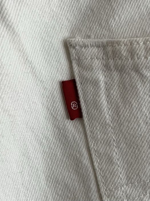 Supreme x Levi’s SS17 Washed Logo Jeans