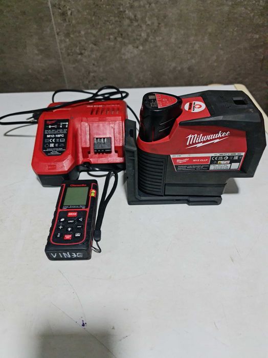 Laser Milwaukee + fita métrica digital.