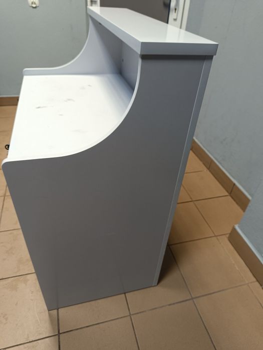 Sprzedam używane biurko - recepcja