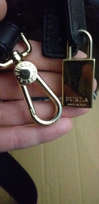 torebka kuferek Furla Candy czarna ze panterką i skórzanymi rączkami