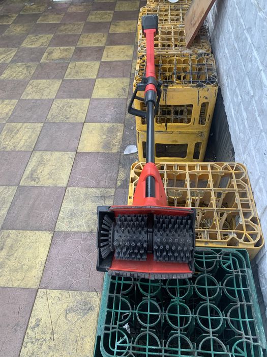 Щітка для миття тротуарної плитки