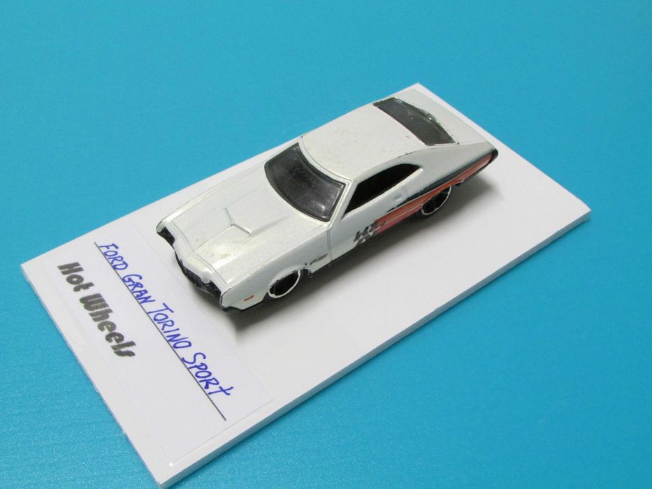Ford Gran Torino Sport - Miniatura diecast da Hot Wheels