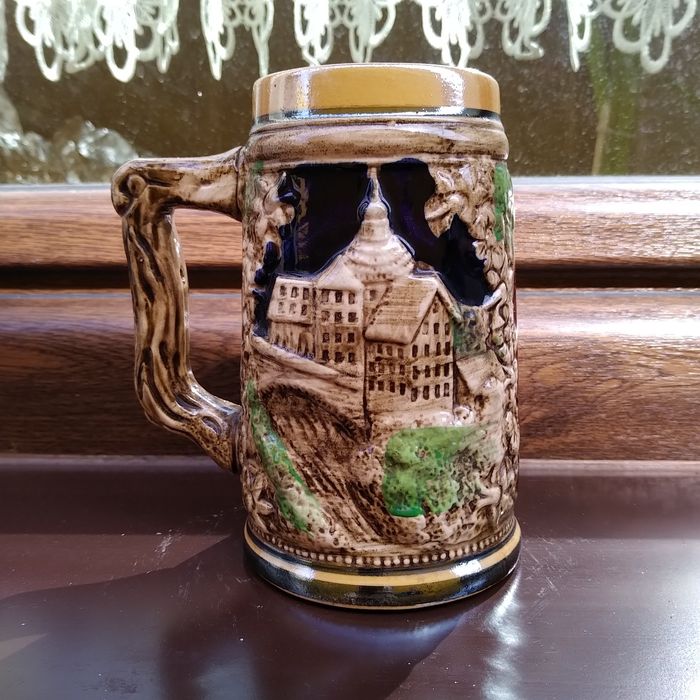 Stary kufel dekoracyjny