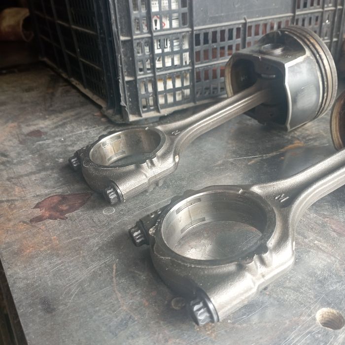 Шатуни з поршнем