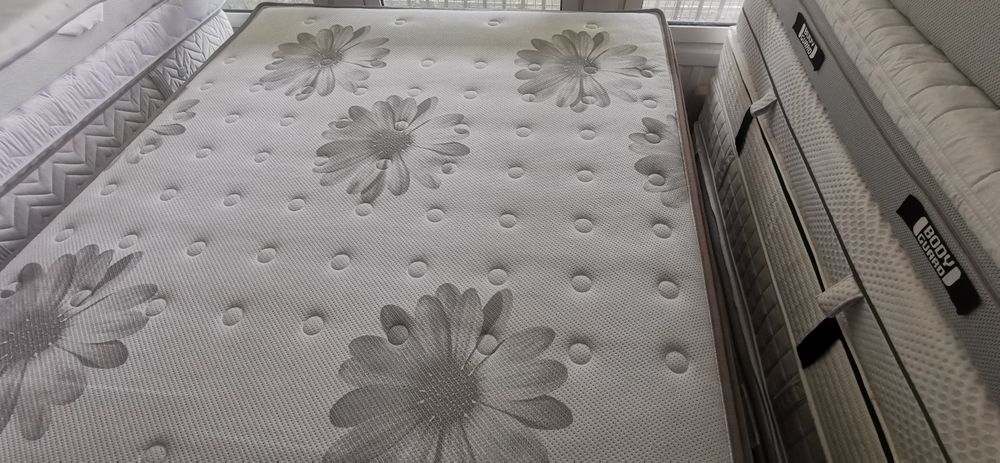 Super gruby materac z nakładką 180x200 x28cm stan idealny