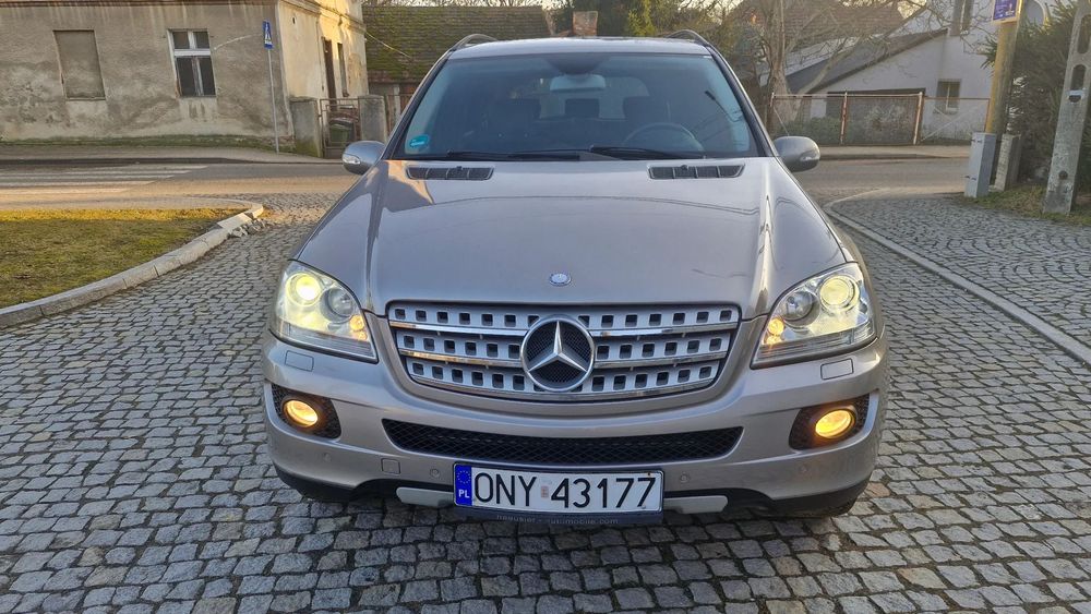 Mercedes-Benz ML Jeden włściciel,kilometry gwarantowane,bez śladu korozji,mocno doinwes