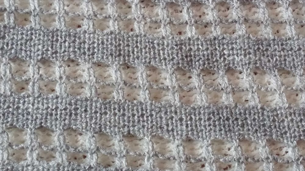 Świetny ciepły szal typu komin - biało-popielaty !!