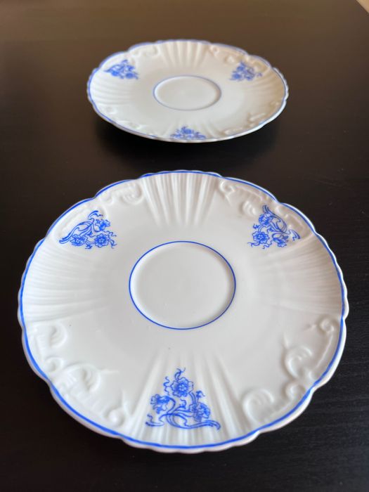 2 antigas Vista Alegre chávenas de chá com pires