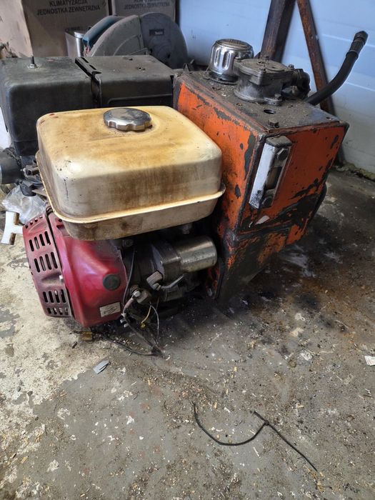 Silnik z pompą hydrauliczną