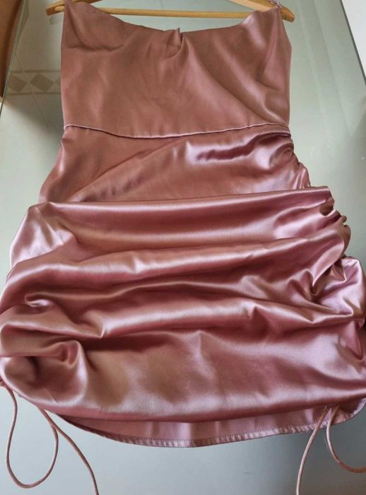 Vestido em cetim (Comprimento ajustável)