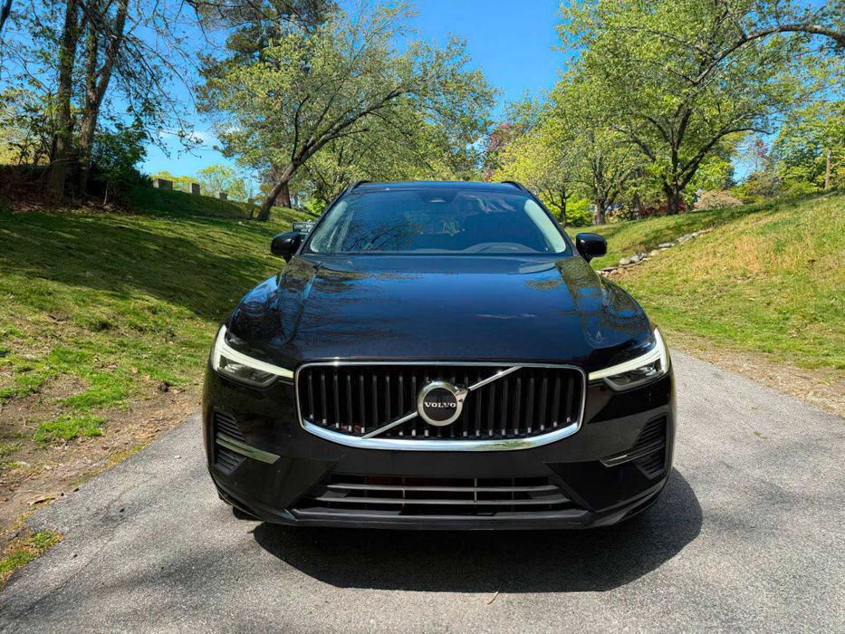 Volvo XC60 B5 Core      2023