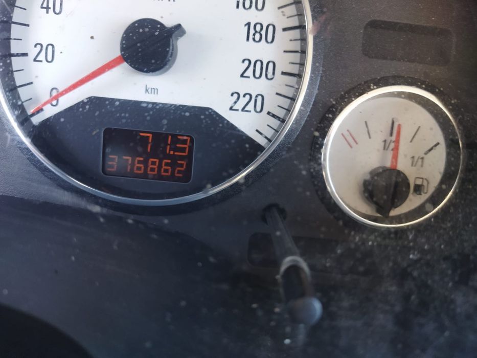 Opel Zafira 2.2D 2003 року