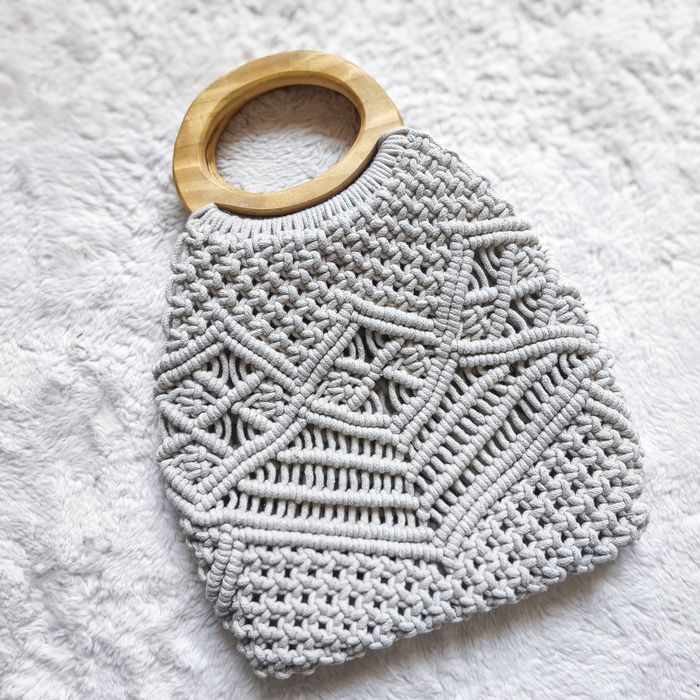 Стильна в'язана літня жіноча сумка