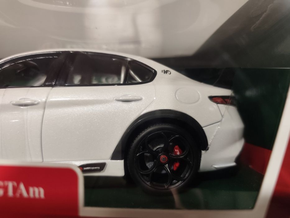 1/18 Alfa Romeo Giulia GTA m burago carro coleção miniatura
