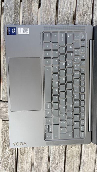 Lenovo aura edition ultra 7 32GB ram 1 tera ssd