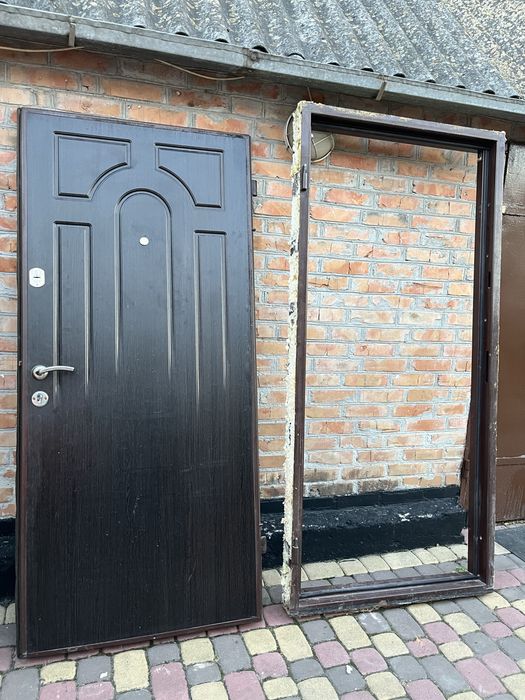 Продам вхідні двері