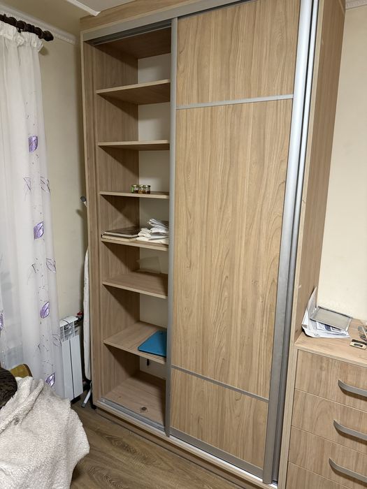 Шафа купе з поличками