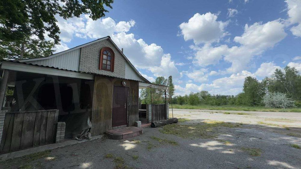 Продається шашлична у м. Переяславі (р-н пристані)