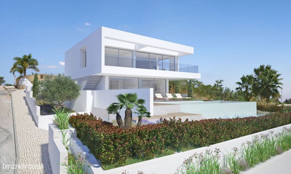 Moradia Isolada T3 com Piscina e Vista Panorâmica do Mar