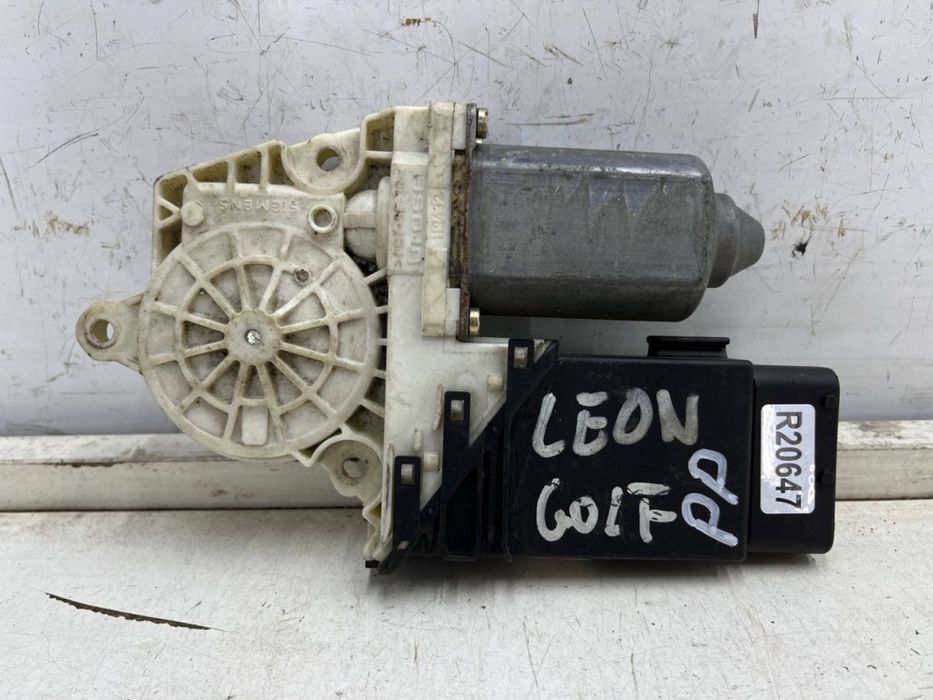 Podnośnik szyb VW Passat B5 Golf IV 4 Bora Leon I Octavia I 97-06r. prawy przedni silniczek