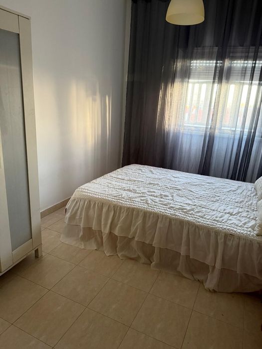 Alugo quarto em Moscavide .