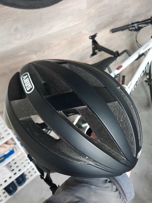 Продам велошолом Abus