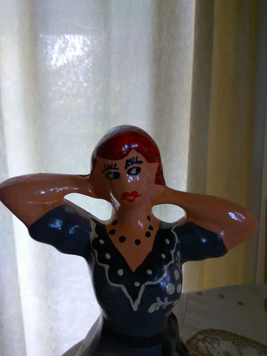 Stara figurka ceramiczna