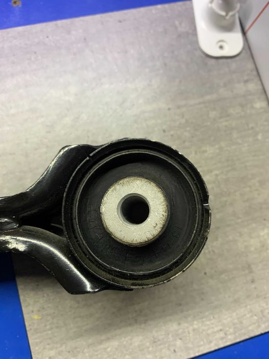 Рычаг передней подвески (подкова) Tesla Model S верхний правый