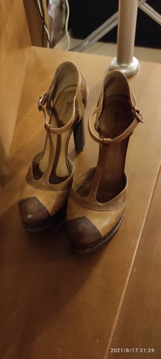 Buty skórzane na obcasie Gino Rossi