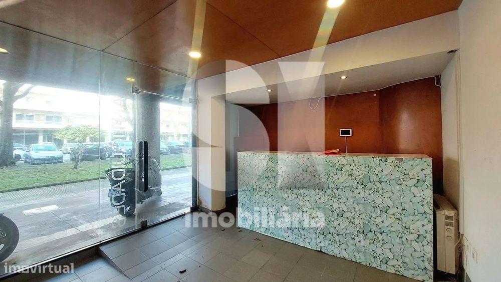Loja Com 208M2 - Centro Póvoa De Varzim