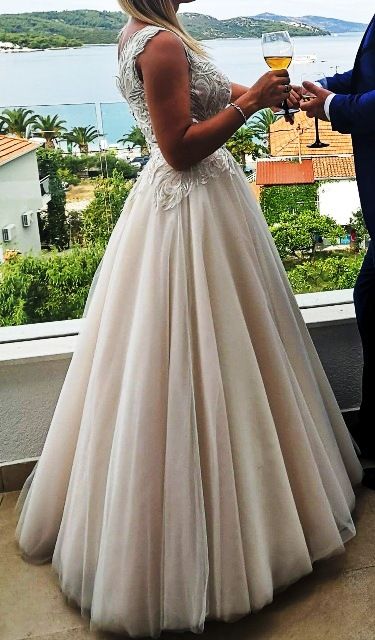 Piękna Suknia ślubna