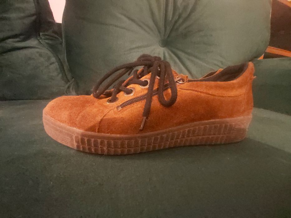 Sneakersy zamszowe marki avena