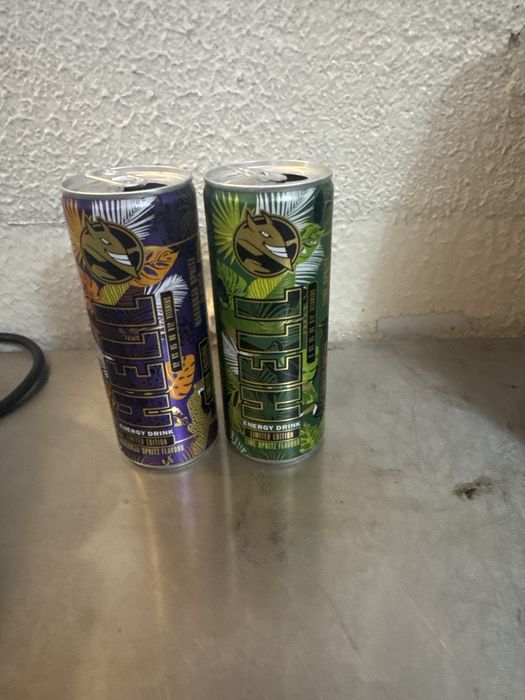 Conjunto de duas latas de edição limitada HELL  vazias