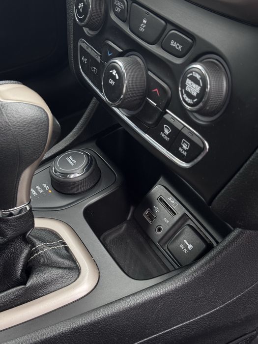 Jeep Cherokee 2015 рік