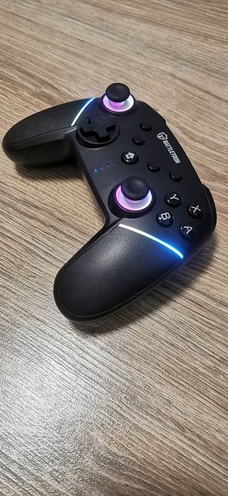 Pad bezprzewodowy do gier na PC.
