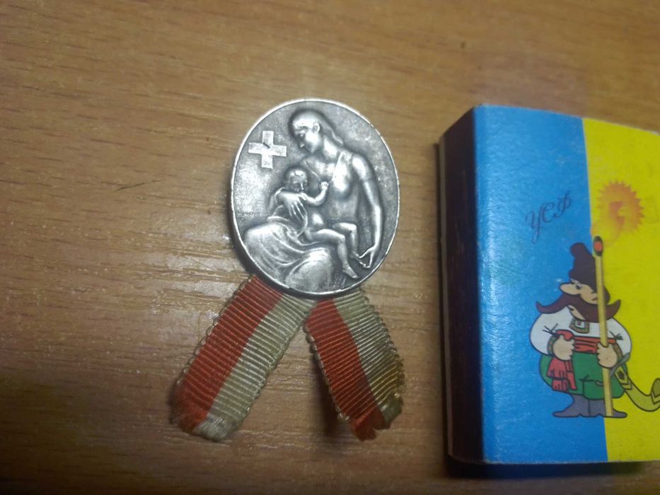 Значек с ленточкой Материнство