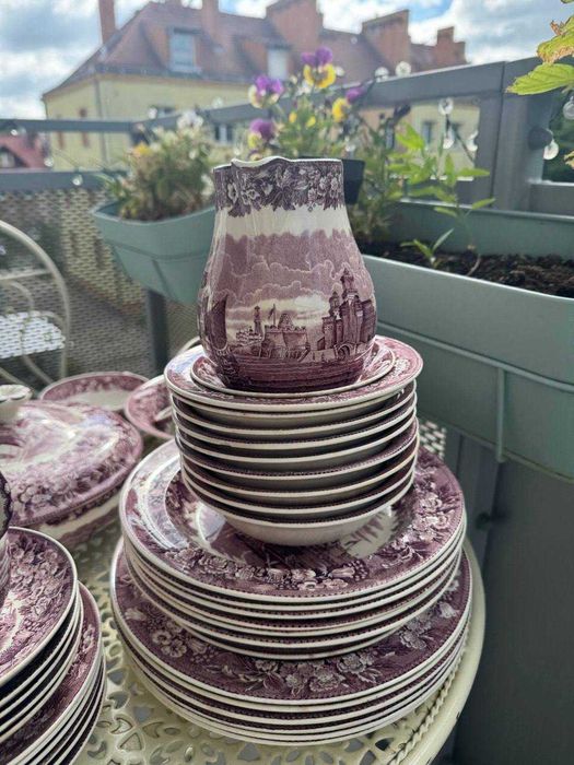 Wedgwood Ferrara – duży serwis porcelanowy, ponad 45 elementów