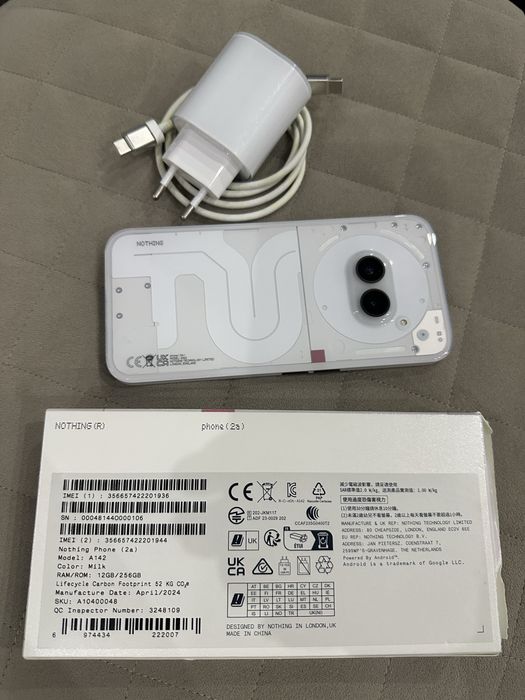 Nothing phone (2)  branco em bom estado