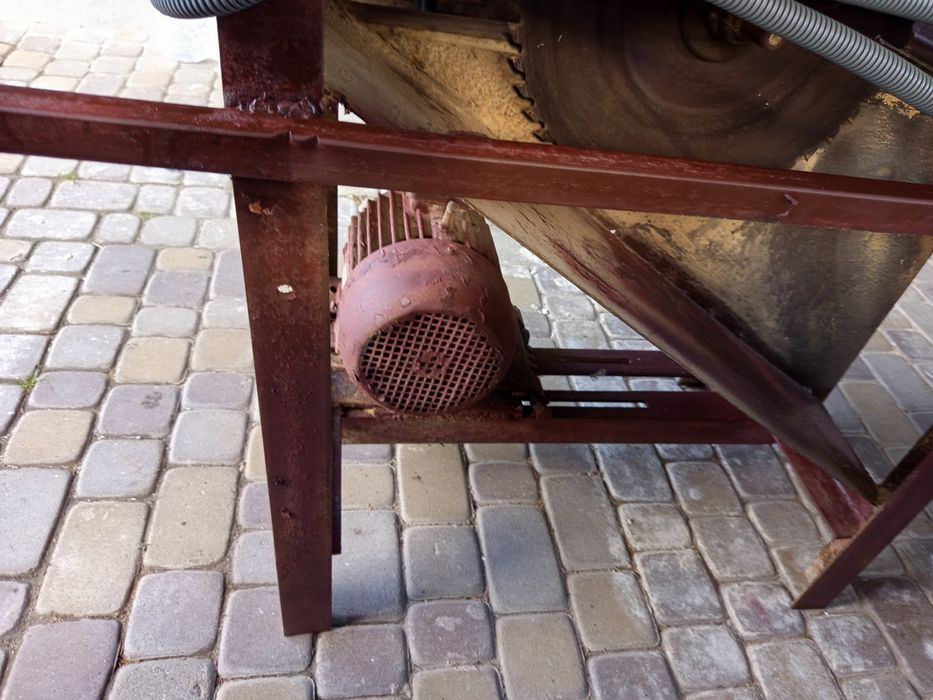 Продається циркулярна і фуганок