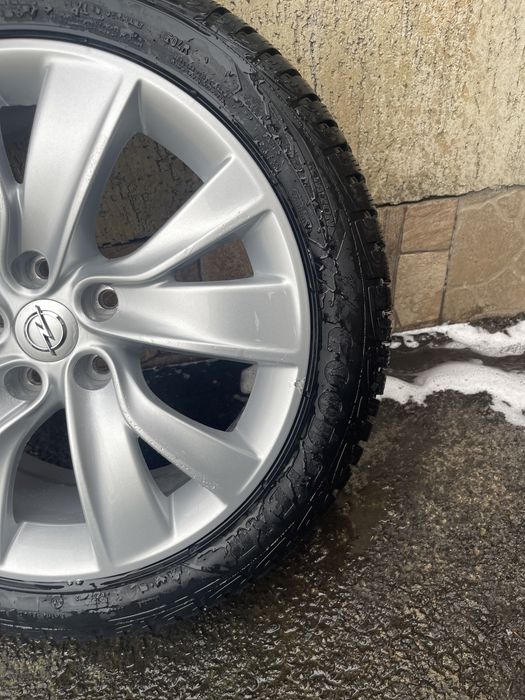 Opel insignia r18 235/45/18 Goodyear