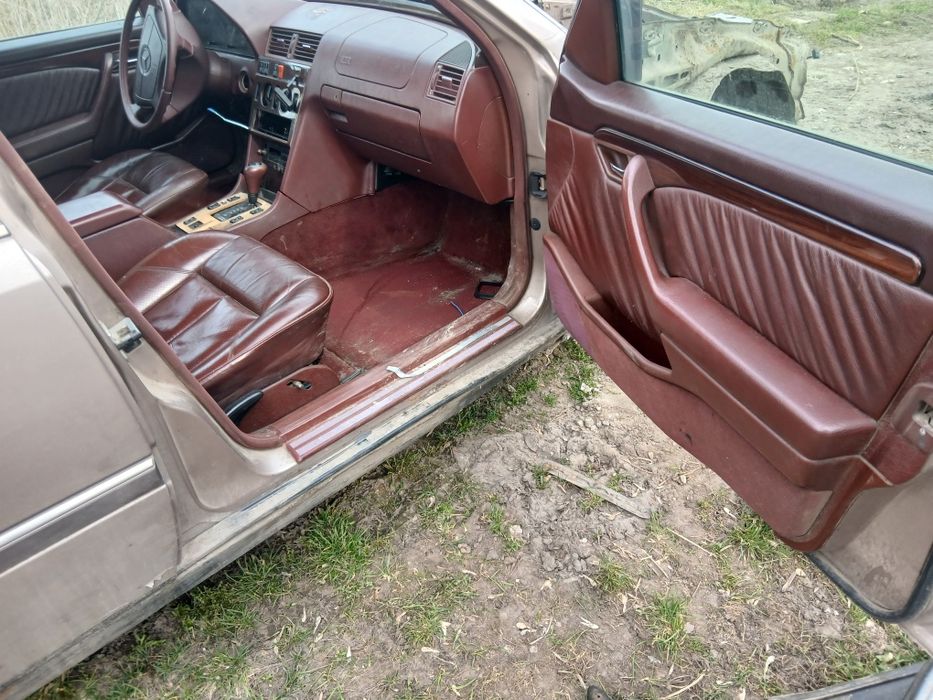 Шкіряний кожаний салон червоний mercedes w 202 седан